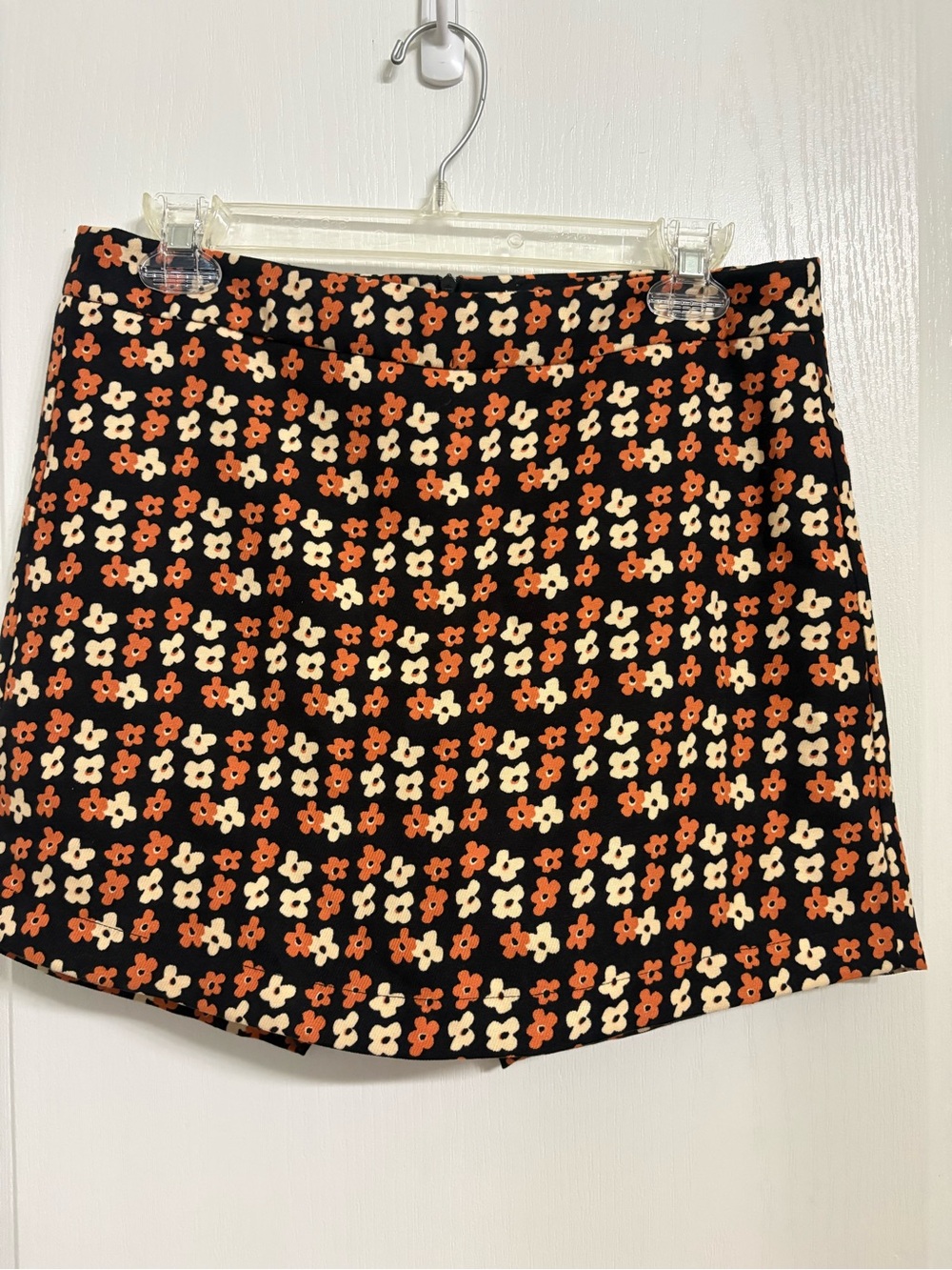 Pink Lily Black Skort with Orange and Cream Micro Floral Print Size Medium